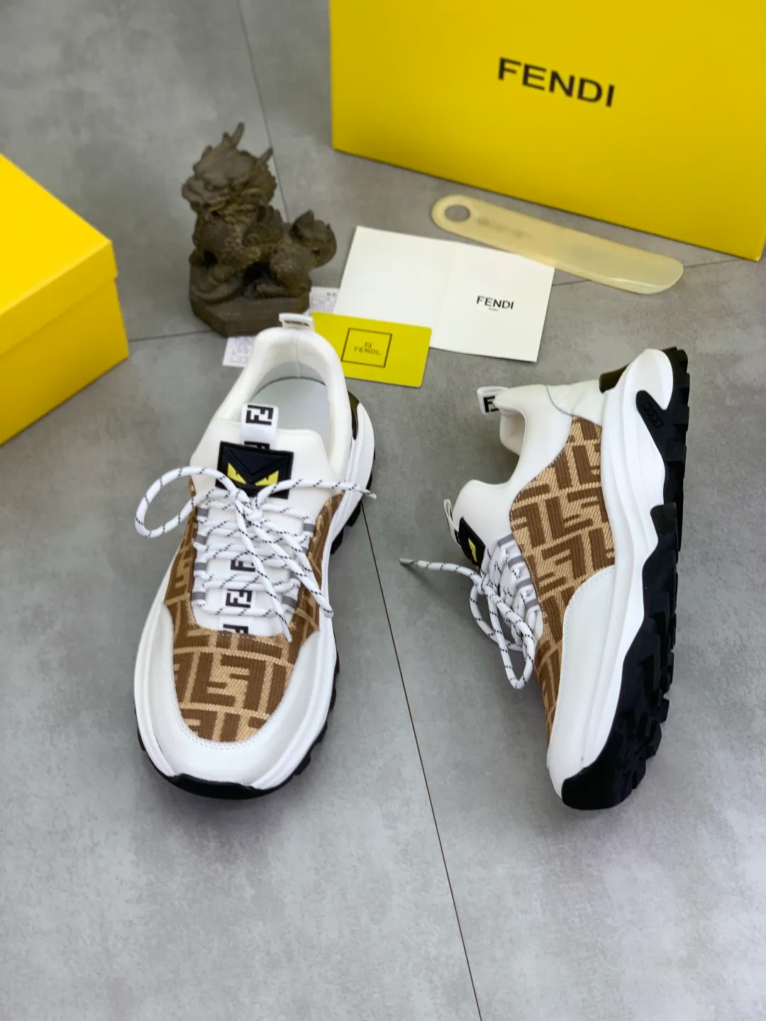 ​Men's shoes 💰P440 💰【New】Little monster 🆘 New FENDI 🕶️🕶️Simple routing effect, showing an elegant and cool driving shoe 🎬Using imported calfskin + first-layer pigskin lining🐂Excellent material🎬Detailed workmanship 🤗Comfortable foot feel➰➰. ​Pair it with any outfit to show your taste and temperament, low-key luxury ♻️Design ​simple and elegant ​noble and fashionable 🍃​Very loved and favored by trendy men 💓❤️Size: 38-44 (45 customized) 3️⃣ colors available